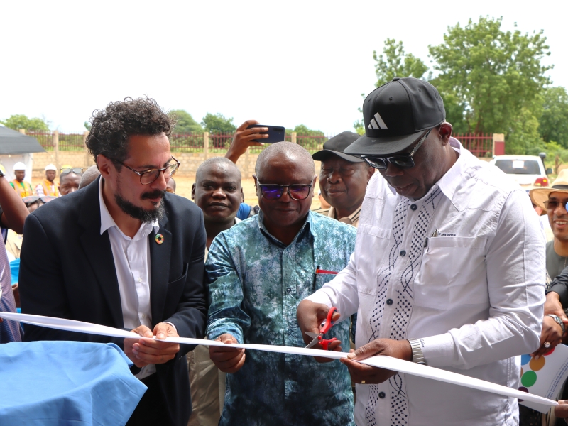 Prime Minister Félix Moloua inaugurating a new health center in Birao