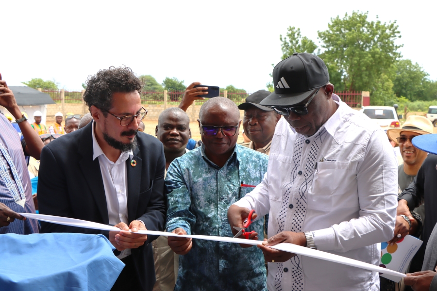 Prime Minister Félix Moloua inaugurating a new health center in Birao